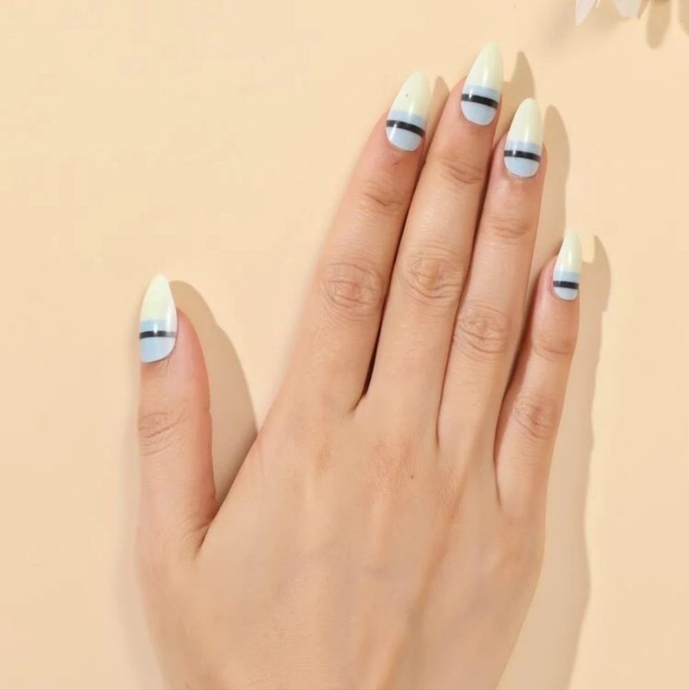 New! 24 piece press on nails!!